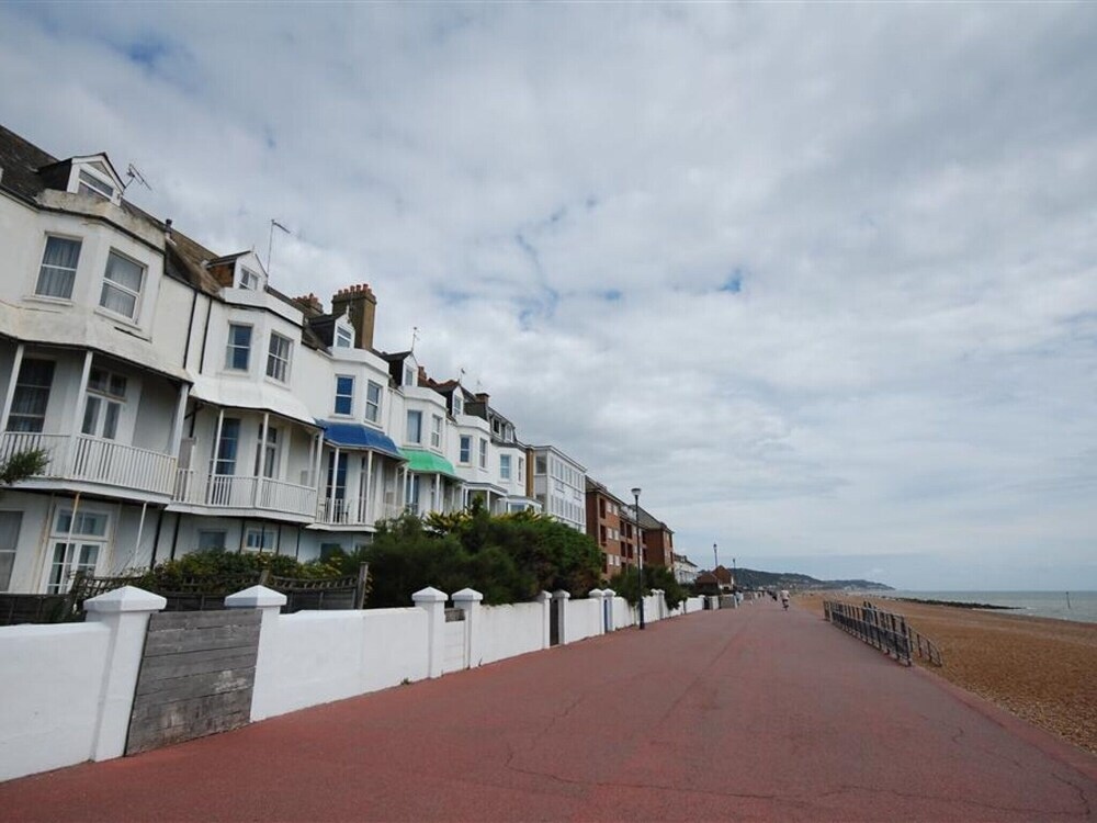 Vintage Holiday Home in Hythe With Garden