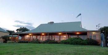 Waratah Lodge