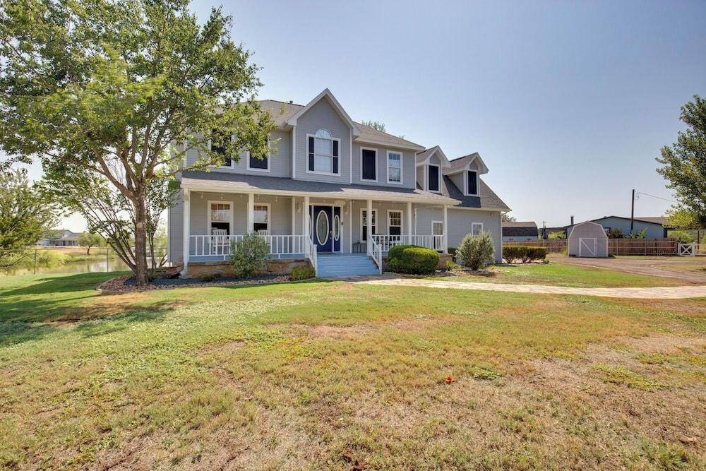 Game Room & Dock: Waterfront Granbury Lake Retreat