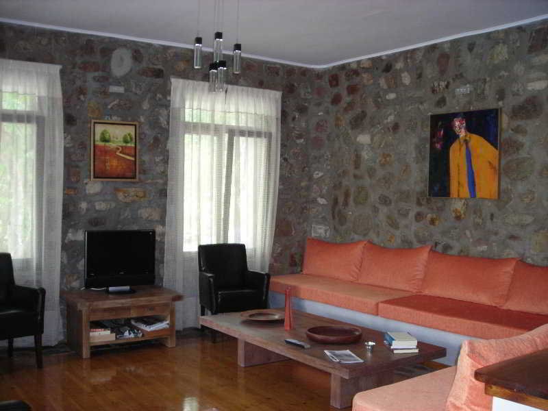 Xenonas Lefteri & Loukias