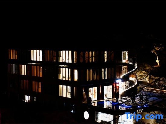 Xijiang Moye Banshan Hotel