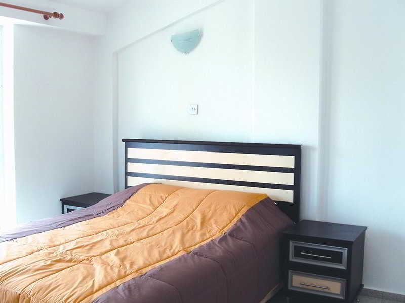 Yeldener Crystal Rocks