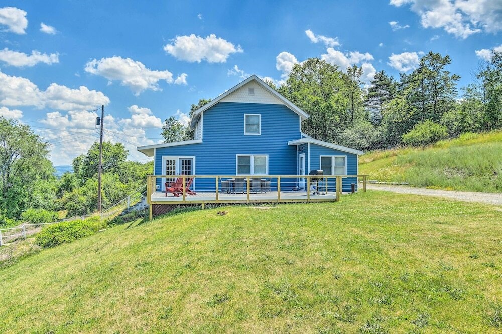 Watkins Glen Lakeview Cottage W/ Waterfall!