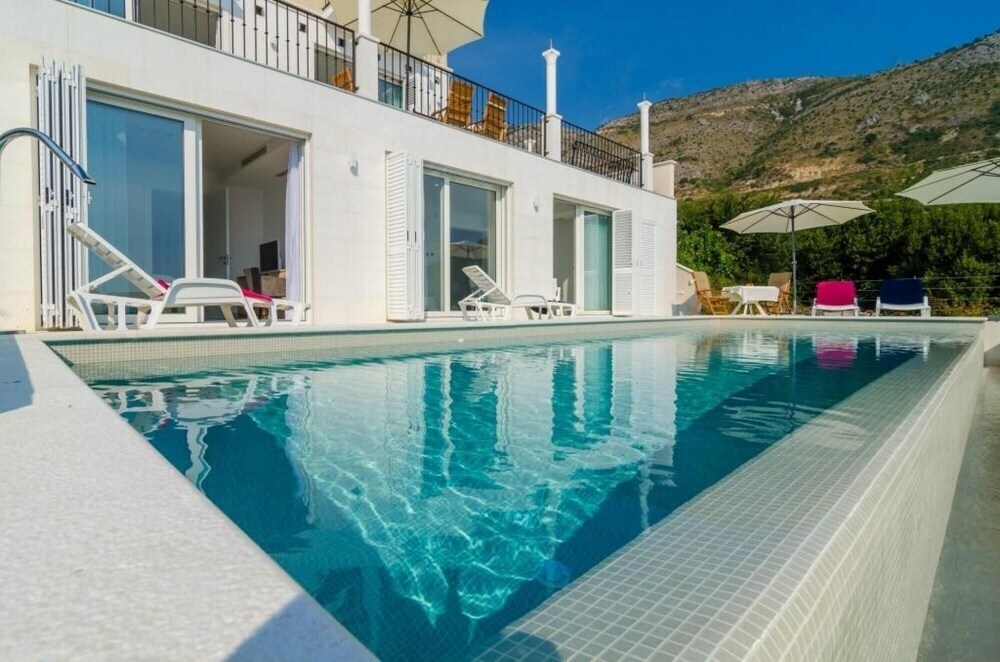 Villa Orlando - Five Bedroom Villa With Swimming Pool And Sea View Id Direct Booker 3375