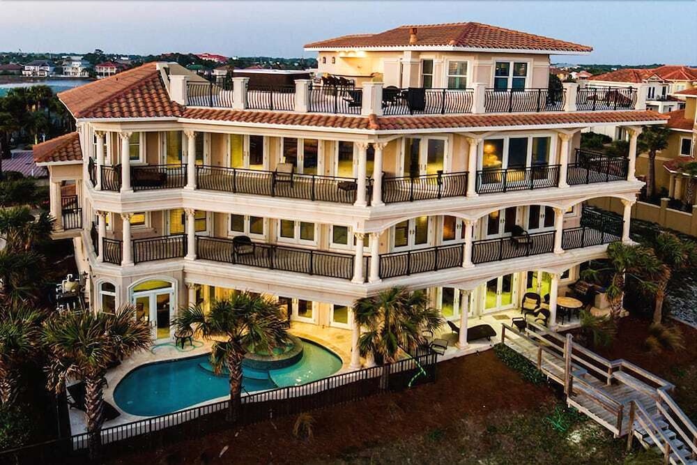 Capitano 7 Bedroom Holiday Home By Five Star Properties