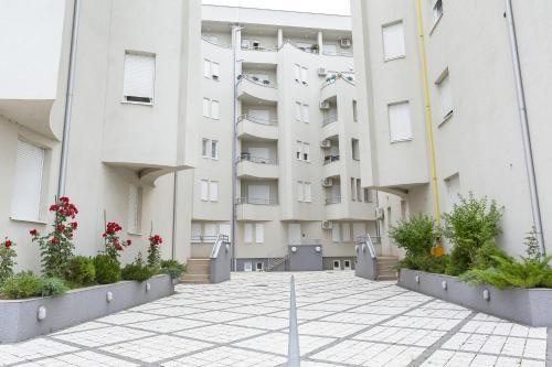 Wing Club Apartments