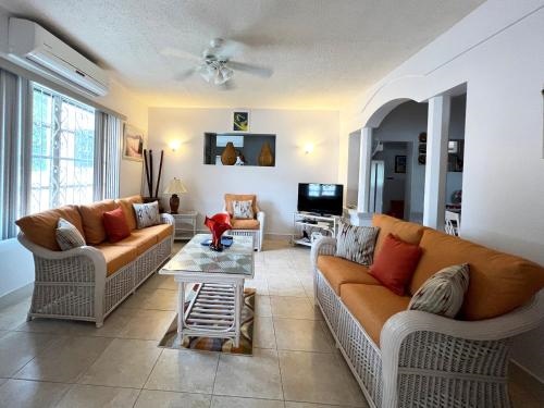 Graceville Beach House - by Zenbreak