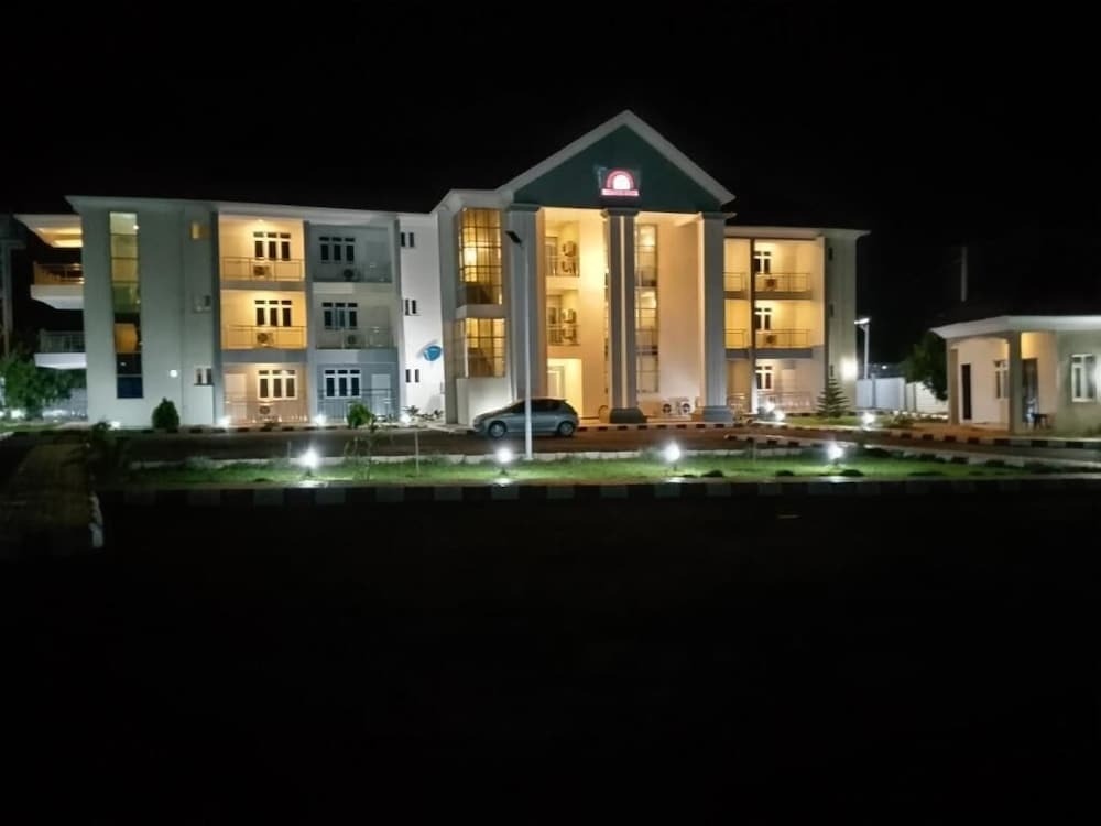 Naptin Executive Hotel And Suites