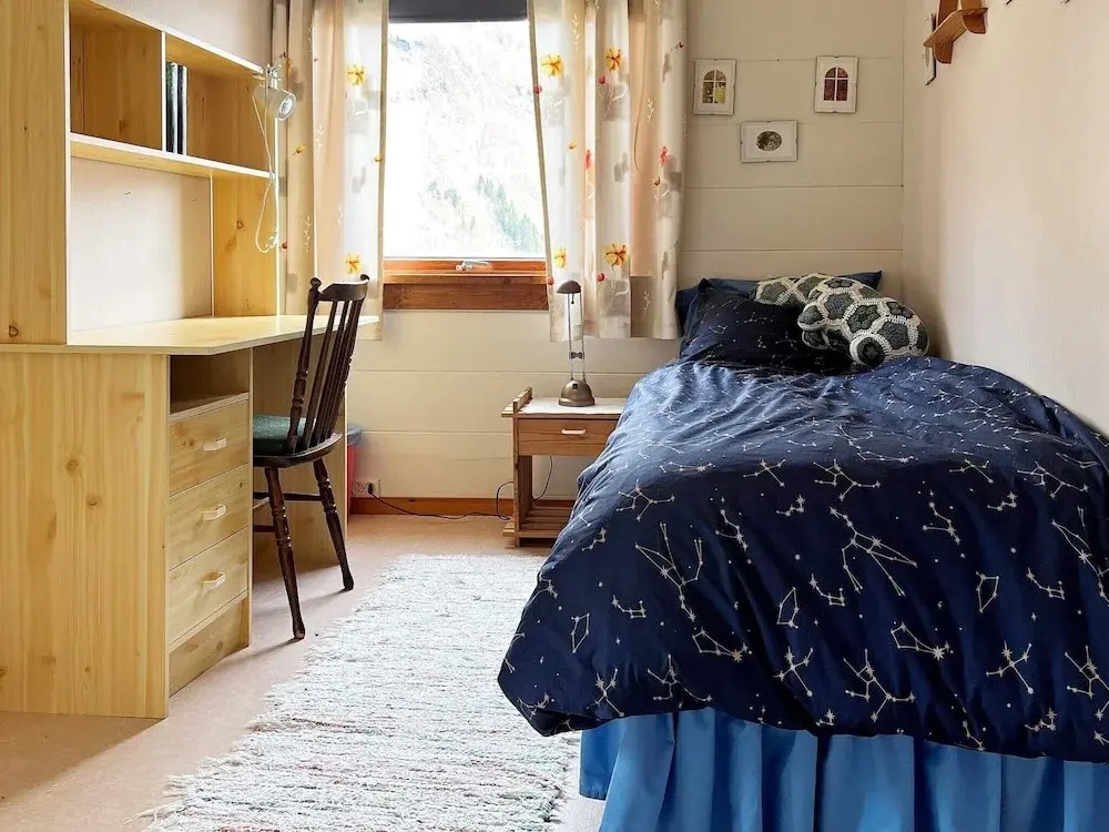 8 Person Holiday Home In Austefjorden