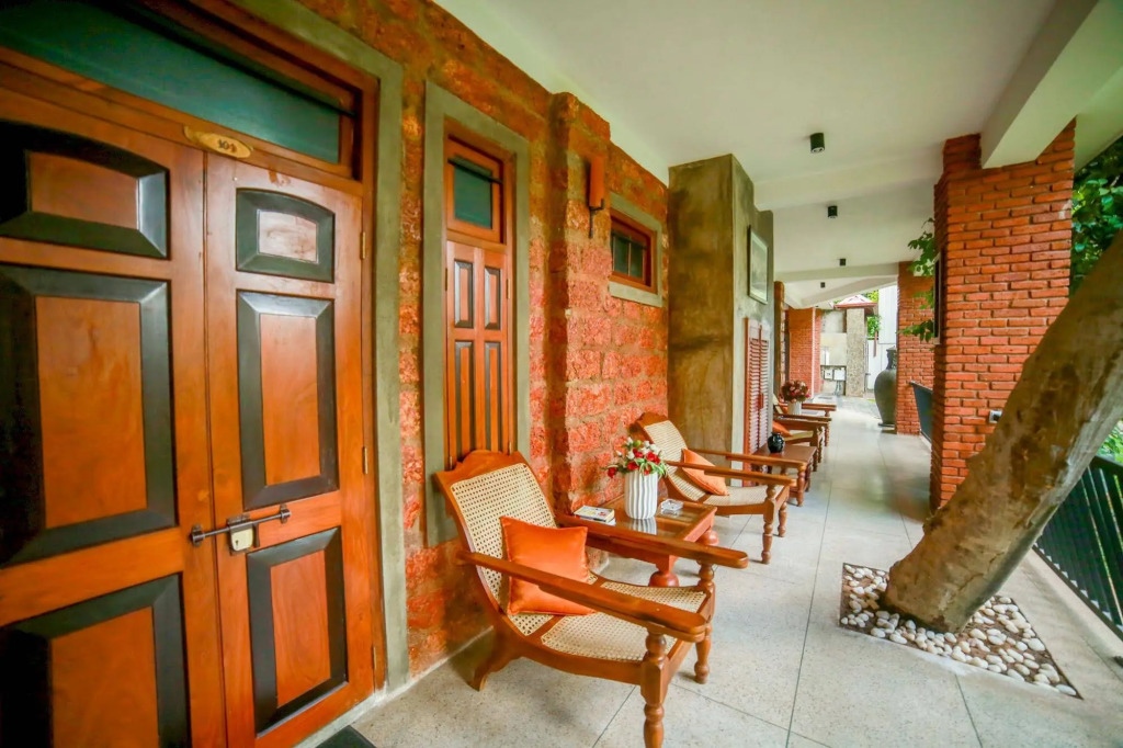 Airport City Hub Hotel