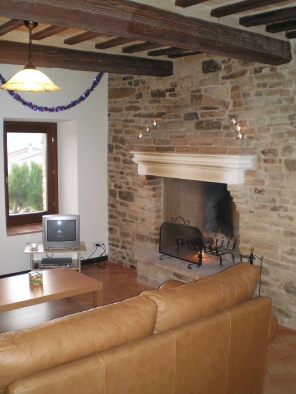 Authentic And Spacious 3 Storey Townhouse In The Historic Centre Of Hilltop Town