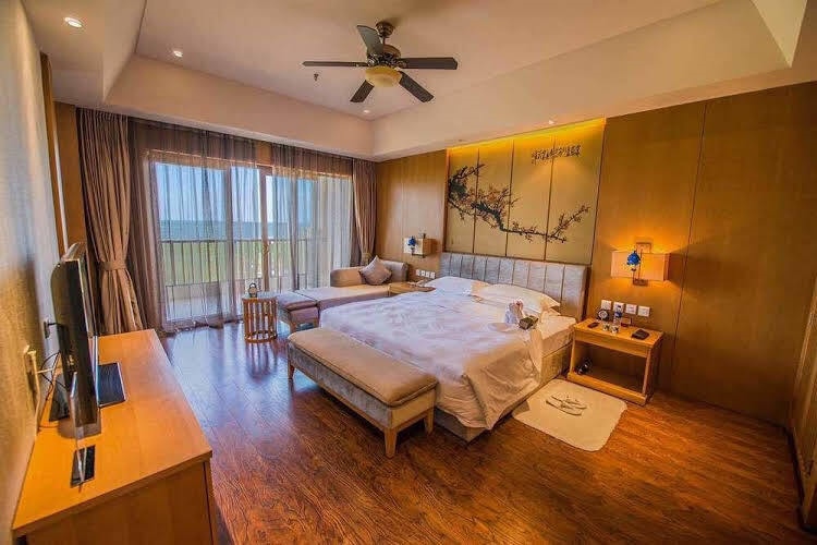 Qinhuangdao Arcadia Seaside Holiday Hotel