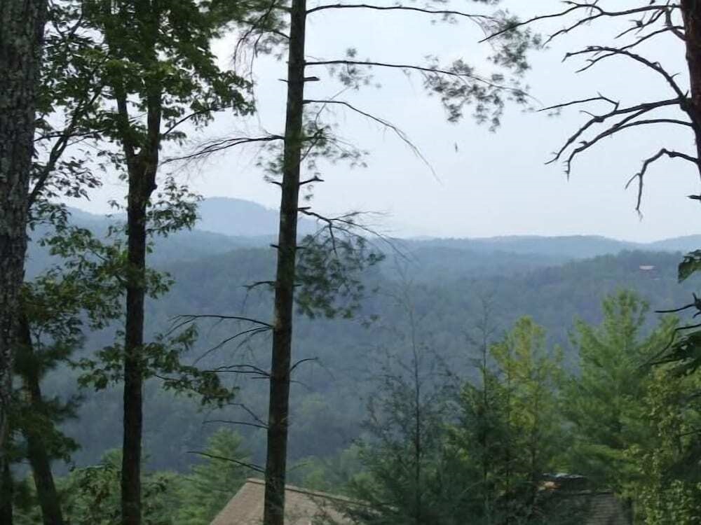 Crockett Trails by Nevaeh Cabin Rentals