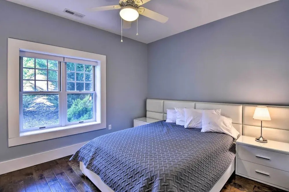 Lake Santeetlah Home W/ Gas Grill, Walk To Marina!