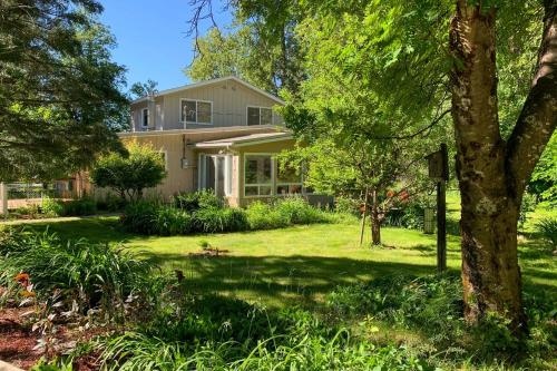 Pet-Friendly Pinehurst Home: Hike, Bike & Ski!