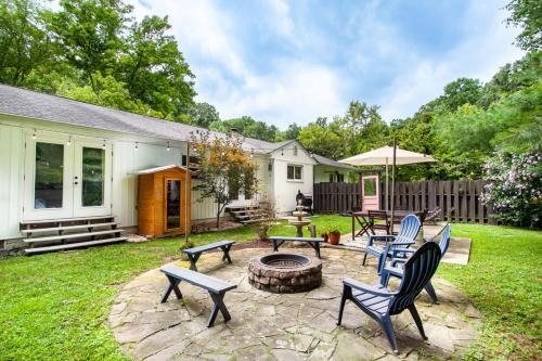 Cozy Creekside Rancher-Heart Of Downtown Knoxville