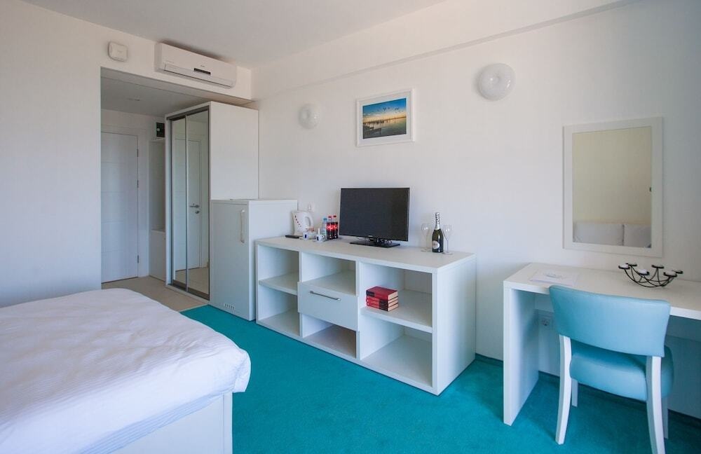 Atrium Hotel by The Blaxy