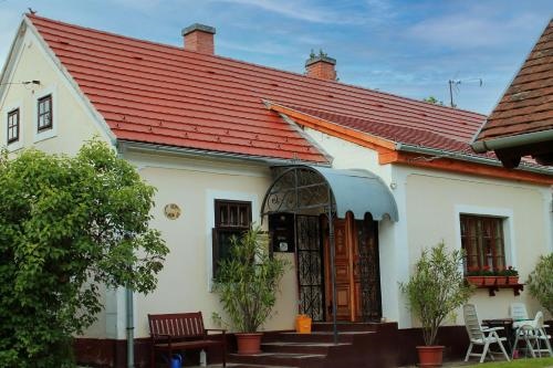 Cserépmadár Szállás És Csinyálóház