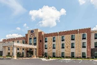 Comfort Suites Rensselaer near Fair Oaks