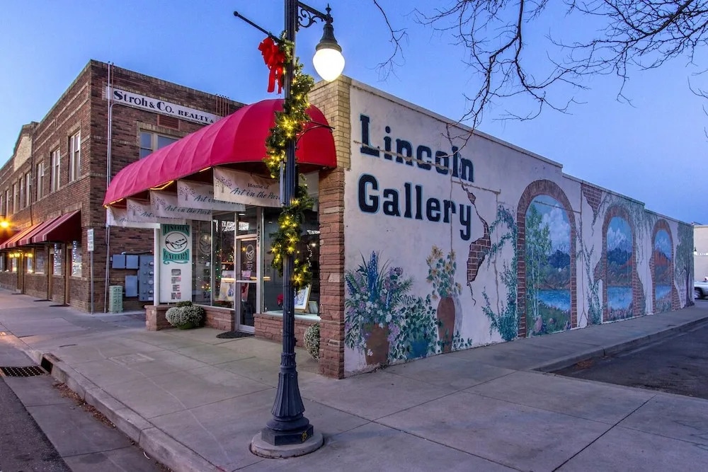 Cozy Mountain Retreat In Downtown With Hot Tub And Bikes