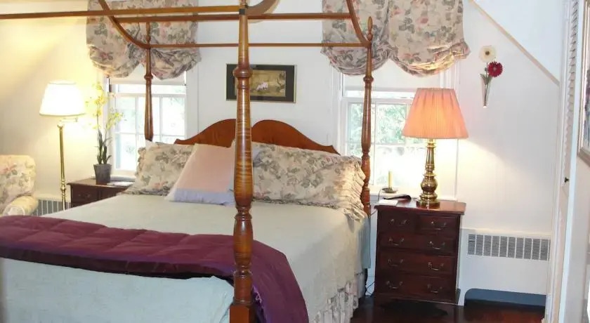 Fox Pond Bed And Breakfast