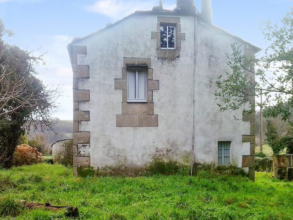 House With in Ourol With Wonderful Mountain View and Enclo
