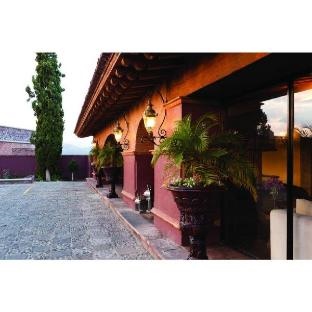 Hotel Misión Grand Casa Colorada