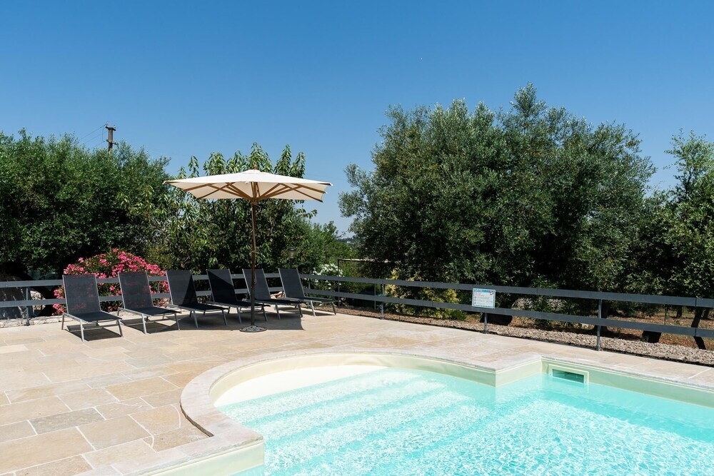 Trulli Nora Con Piscina