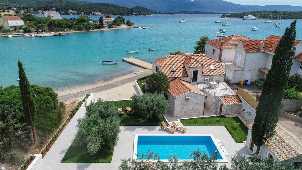 Villa Loviste Paradise