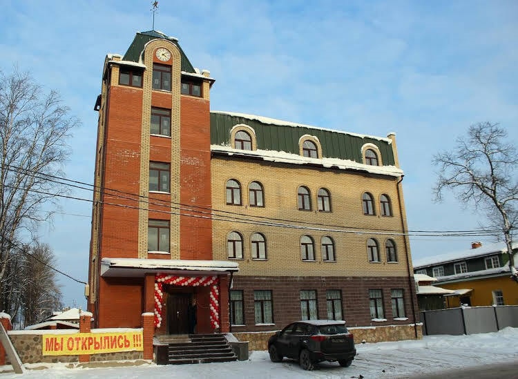 Starhouse, Mini-Otel'
