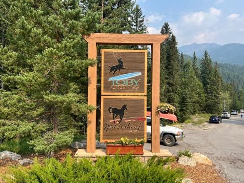 Toby Creek Lodge at Panorama Mountain Resort