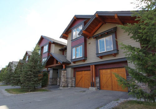 Pinnacle Ridge Chalets by Fernie Lodging Company