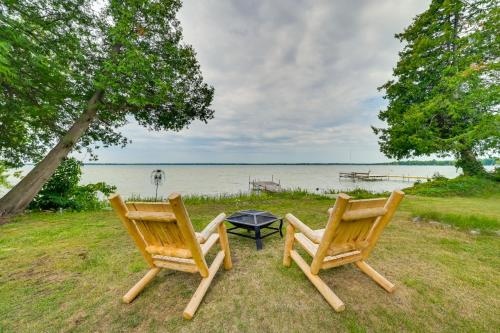 Lakefront Michigan Abode W/ Deck, Dock & Fire Pit!