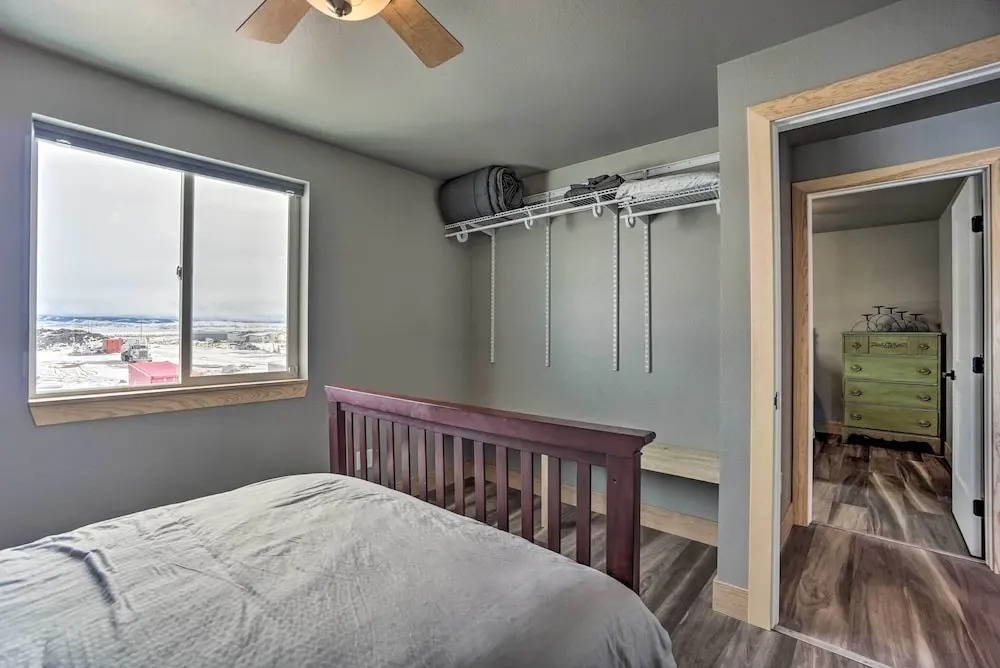 Spacious Saratoga Condo W/ Mountain Views!