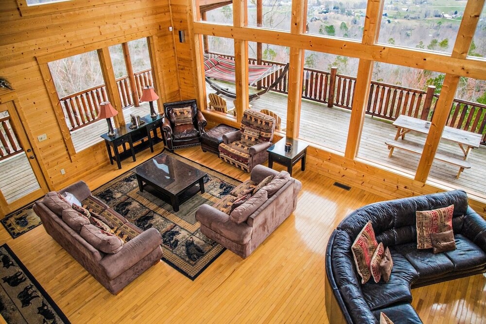 Swimming In The Clouds Eight Bedroom Cabin