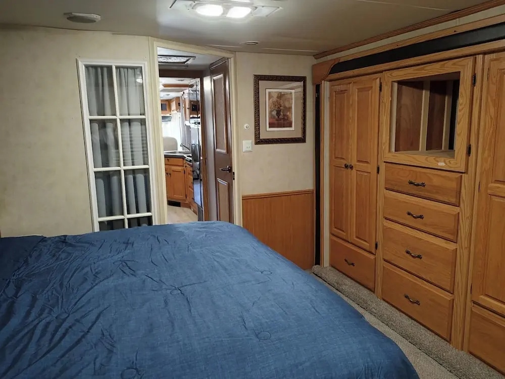 Vigilante Inn Covered Wagon