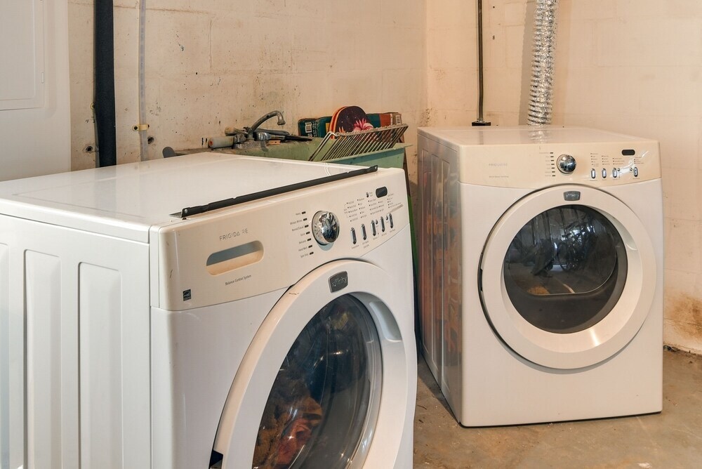 Sunny Seminole Retreat W/ Patio, Near Beaches!