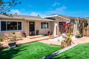 3733 Seaside Retreat