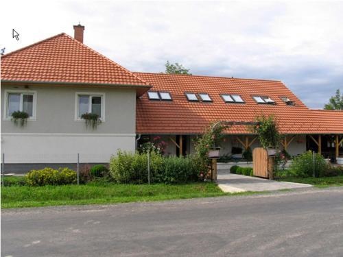 Bordó Hordó Fogadó