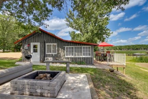 Lakefront Motley Vacation Rental W/ Deck & Dock!