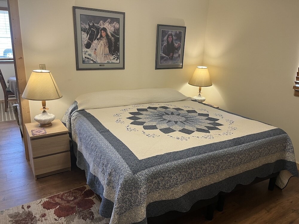 Creekside Vacation Rentals- Adults Only