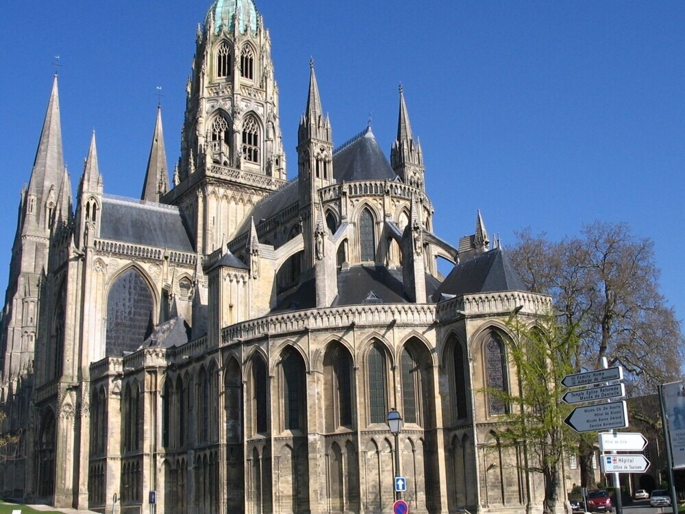 Cozy Farmhouse In Maisons With Fireplace