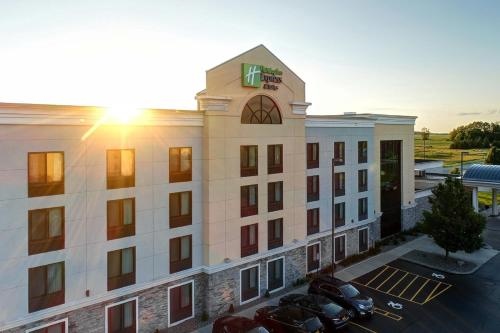 Holiday Inn Express & Suites BATAVIA - DARIEN LAKE