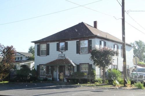 Hospitality Inn Bed & Breakfast