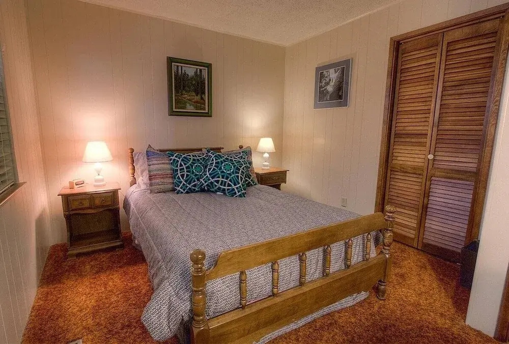 Cozy Cabin 4 Bedroom Home By Redawning