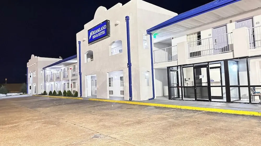 Dreamland Inn And Suites