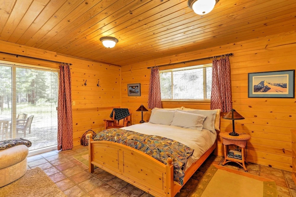 Romantic Riverfront Cottage - 1 Mile To Winthrop!