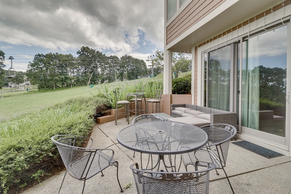 Ski-In/Ski-Out Wintergreen Resort Condo W/ Patio!