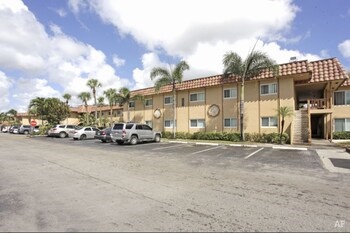 Lauderdale Lakes Getaway