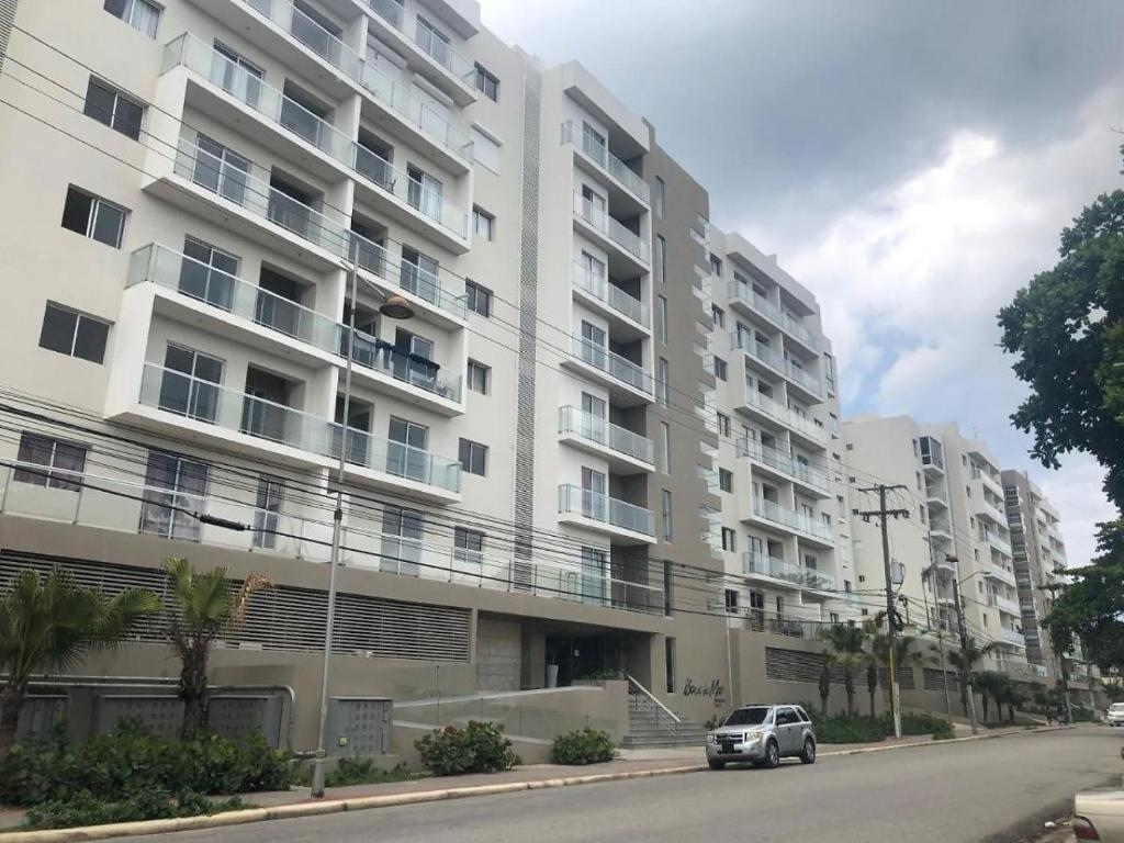 Boca del Mar Residence